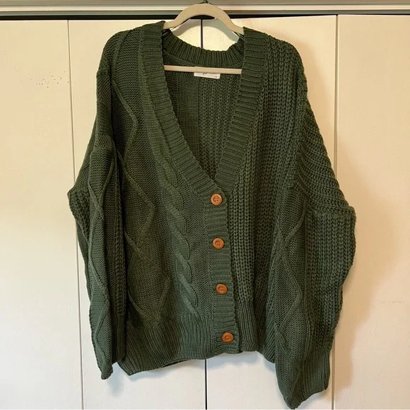 Carly Jean Los Angeles Olive Knit Cardigan - Picture 2 of 4